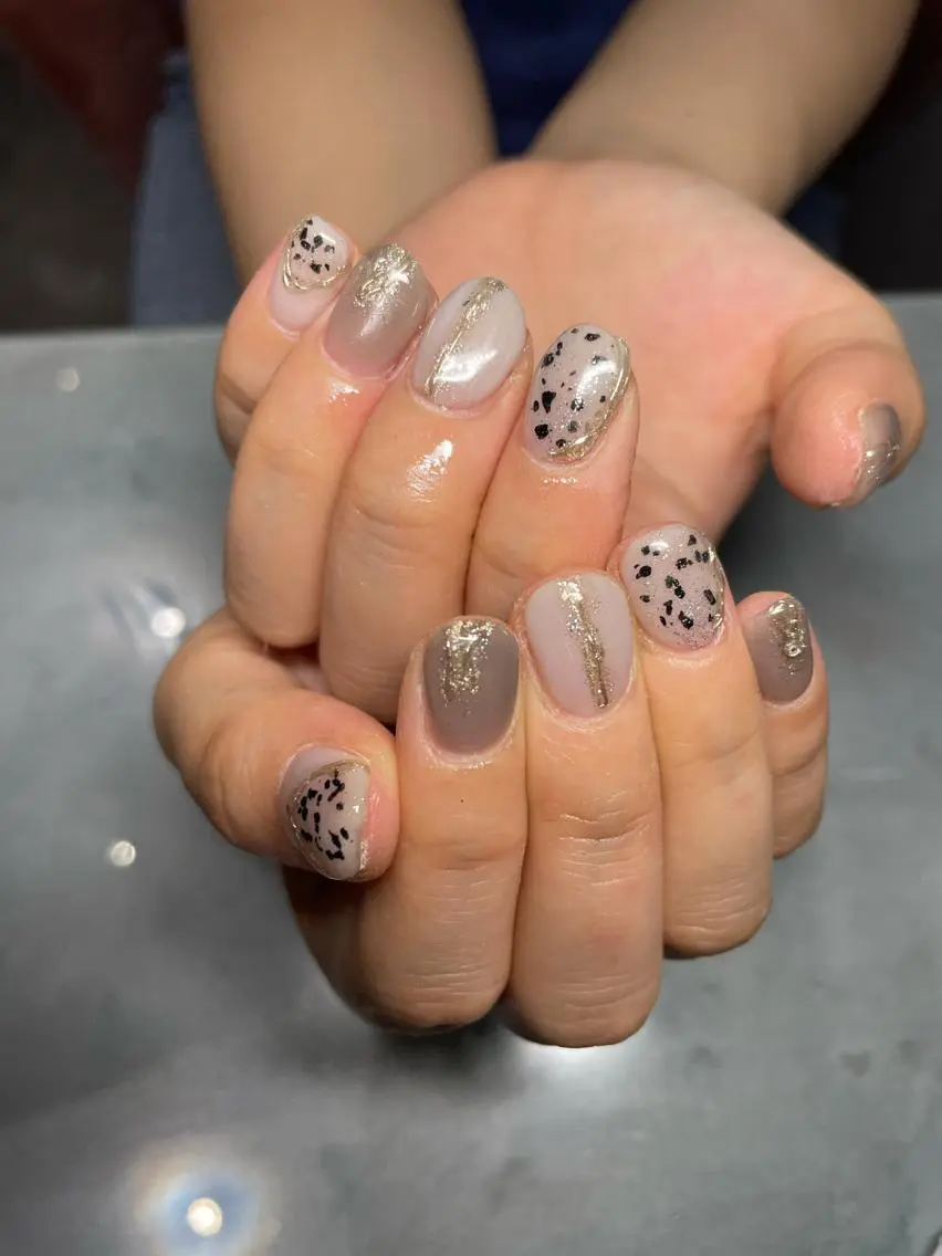 ネイル LAVISH 大和店 emi・:*+のネイルデザイン