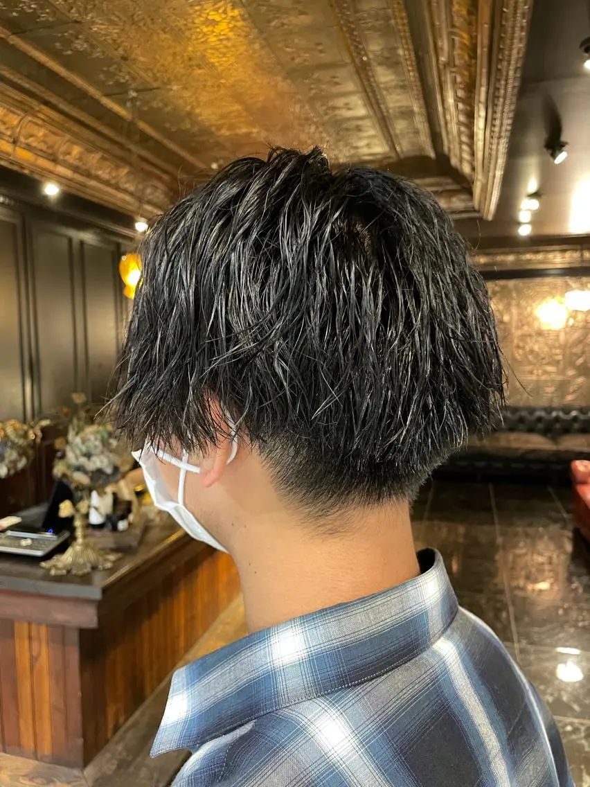ショート パーマ ヘアアレンジ メンズ くびれレイヤー/艶 カラー　MADOKAのヘアスタイル