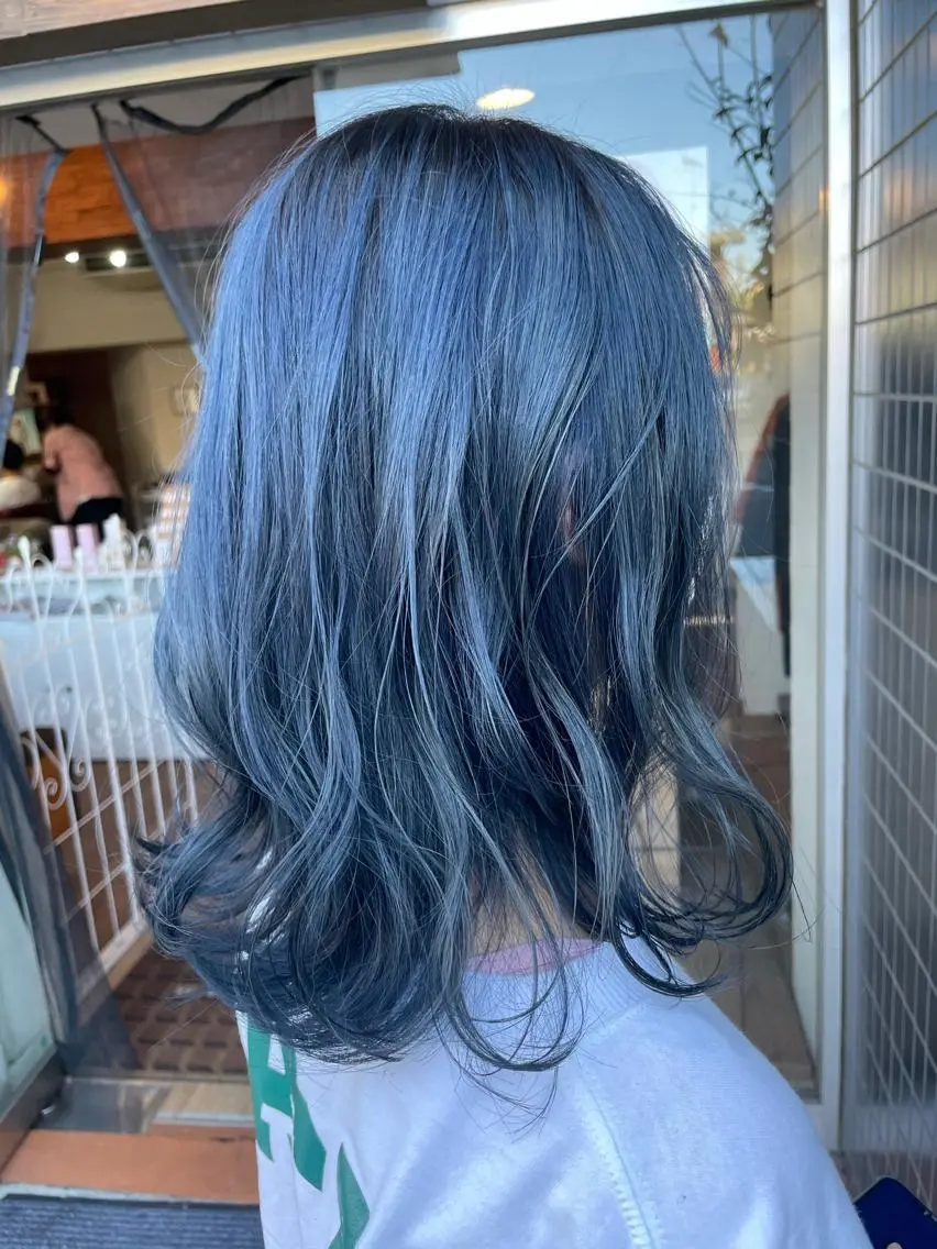 カラー ブリーチ ネイビーカラー ヘアカラー トリートメント ✅ｼｪｱｻﾛﾝJAM 相田友和のヘアスタイル