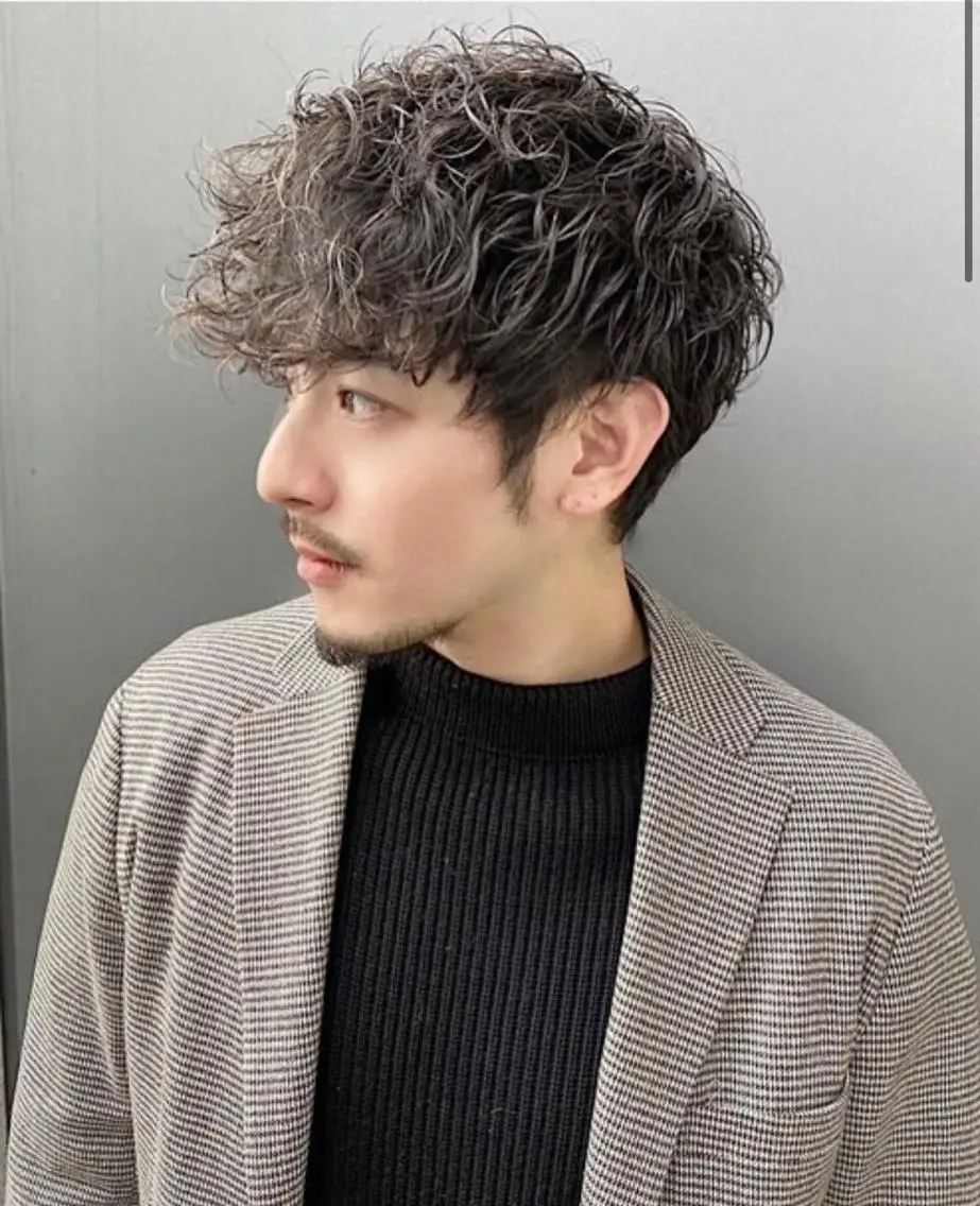パーマ メンズ センターパート フェードカット メンズハイライト メンズメッシュ マッシュ 大人メンズパーマ メンズ特化 萱原大幹のヘアスタイル