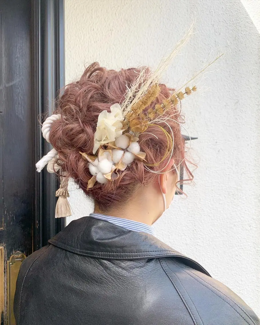 ショート くびれヘア 卒業式のヘアスタイル 韓国風ヘア カット ヘアカラー 🫧ハイトーン✨格安 より質💐マンツーマのヘアスタイル