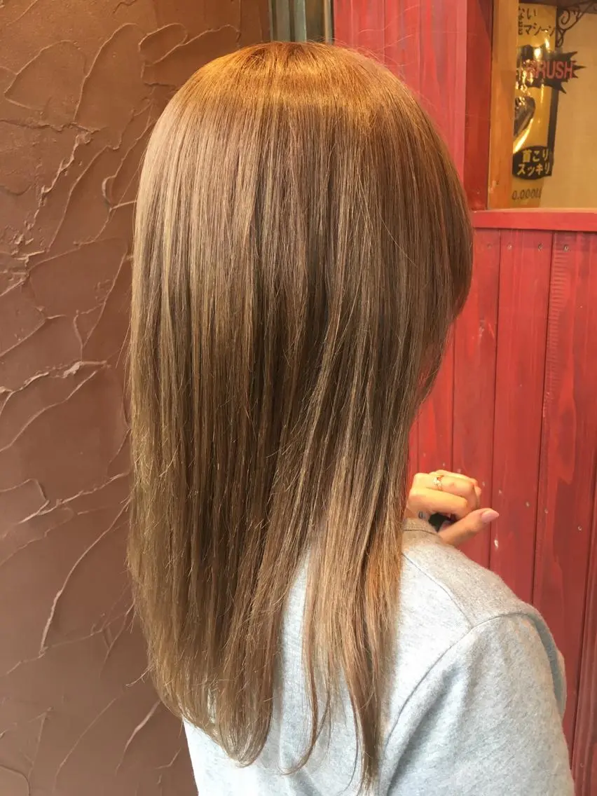 ロング カラー ベージュカラー イルミナカラー バイオレットカラー plaatje 義見のヘアスタイル