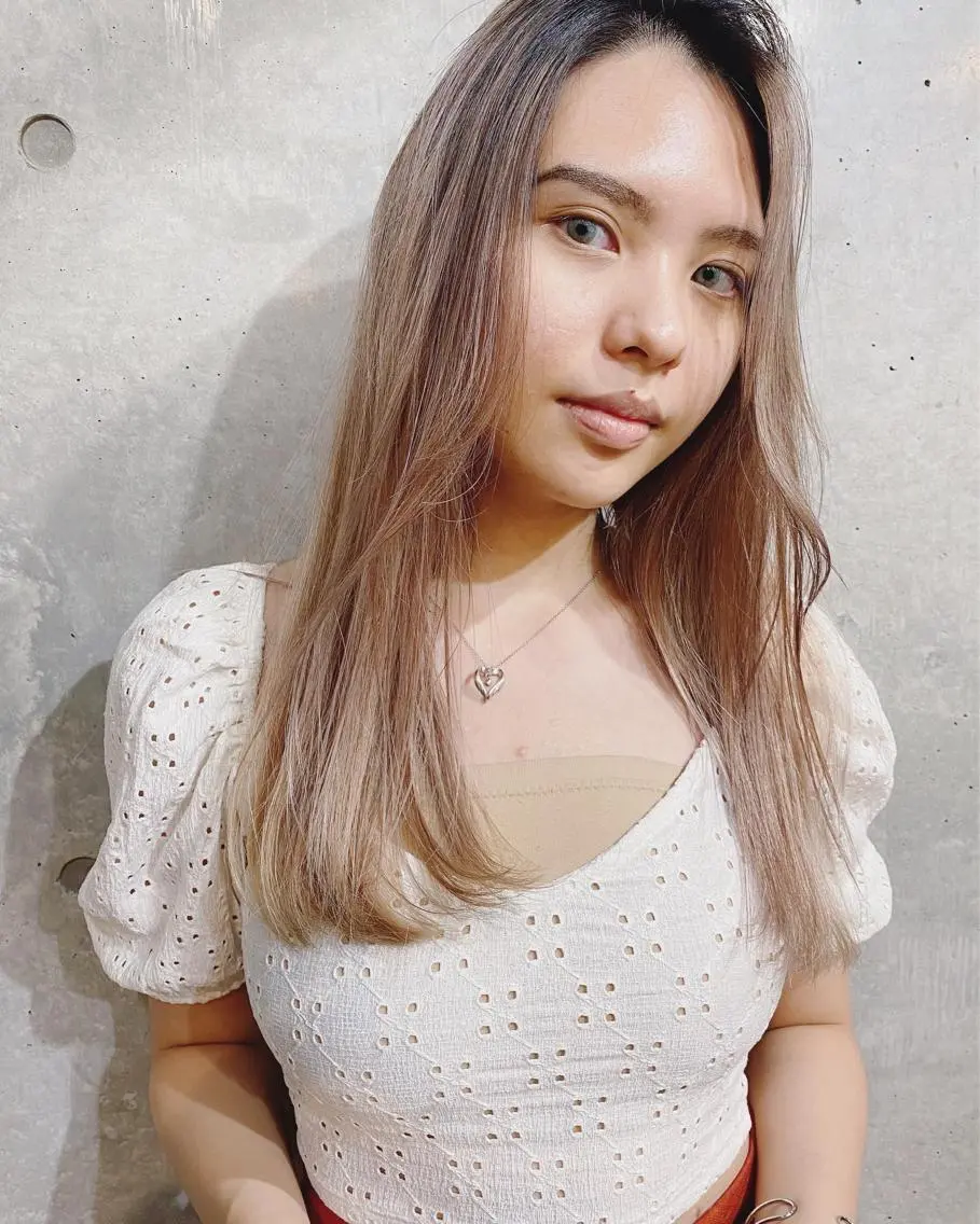 セミロング カラー ヘアアレンジ ハイライトカラー ハイトーンカラー イルミナカラー インナーカラー ハイライト ヘアカラー ✨ハイクオリティ✨ 山本香也のヘアスタイル