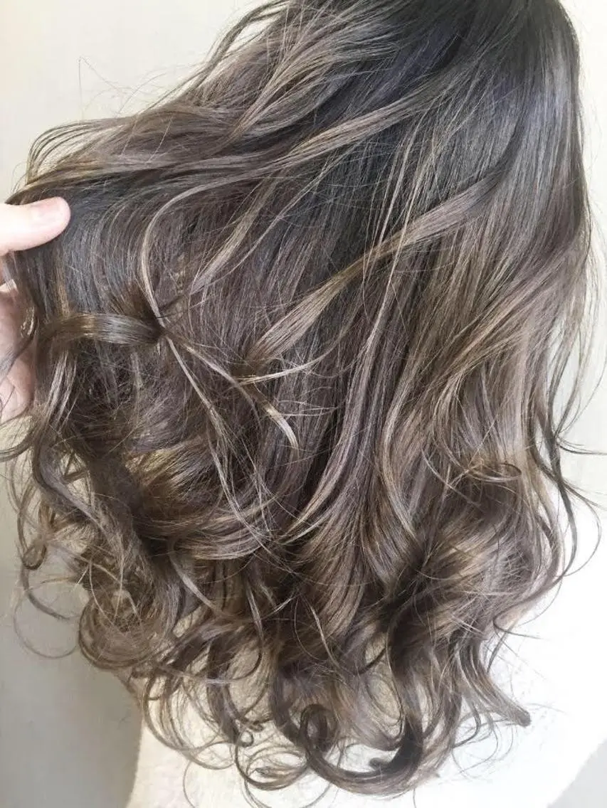 ロング カラー パーマ 【公式】amble luxe池袋東口🩷のヘアスタイル