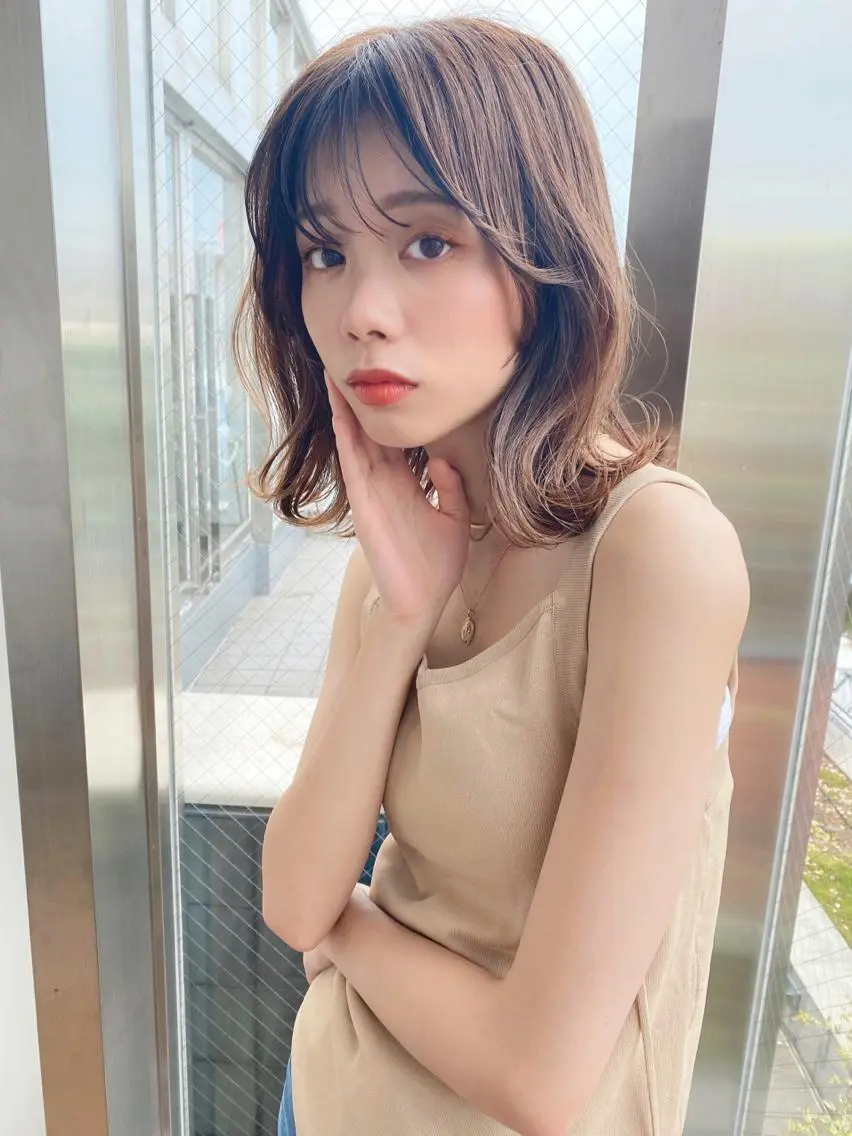 ミディアム レイヤーカット 鎌倉 彩のヘアスタイル
