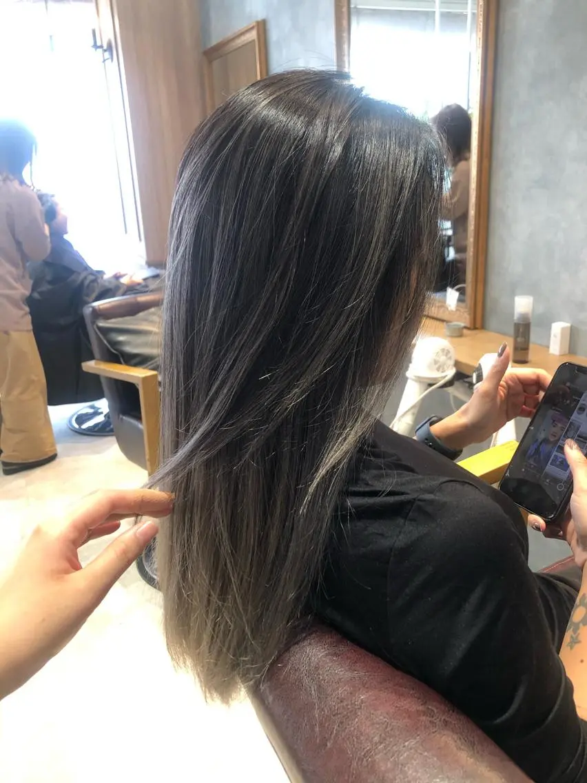 ロング レイヤーカット 赤阪 優奈のヘアスタイル