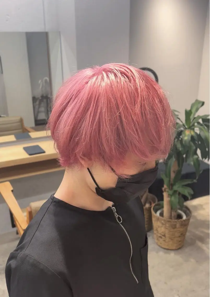 カラー メンズ メンズブリーチ ブリーチ ピンクカラー ブリーチ毛の縮毛矯正 ハイトーン/岡本智樹のヘアスタイル