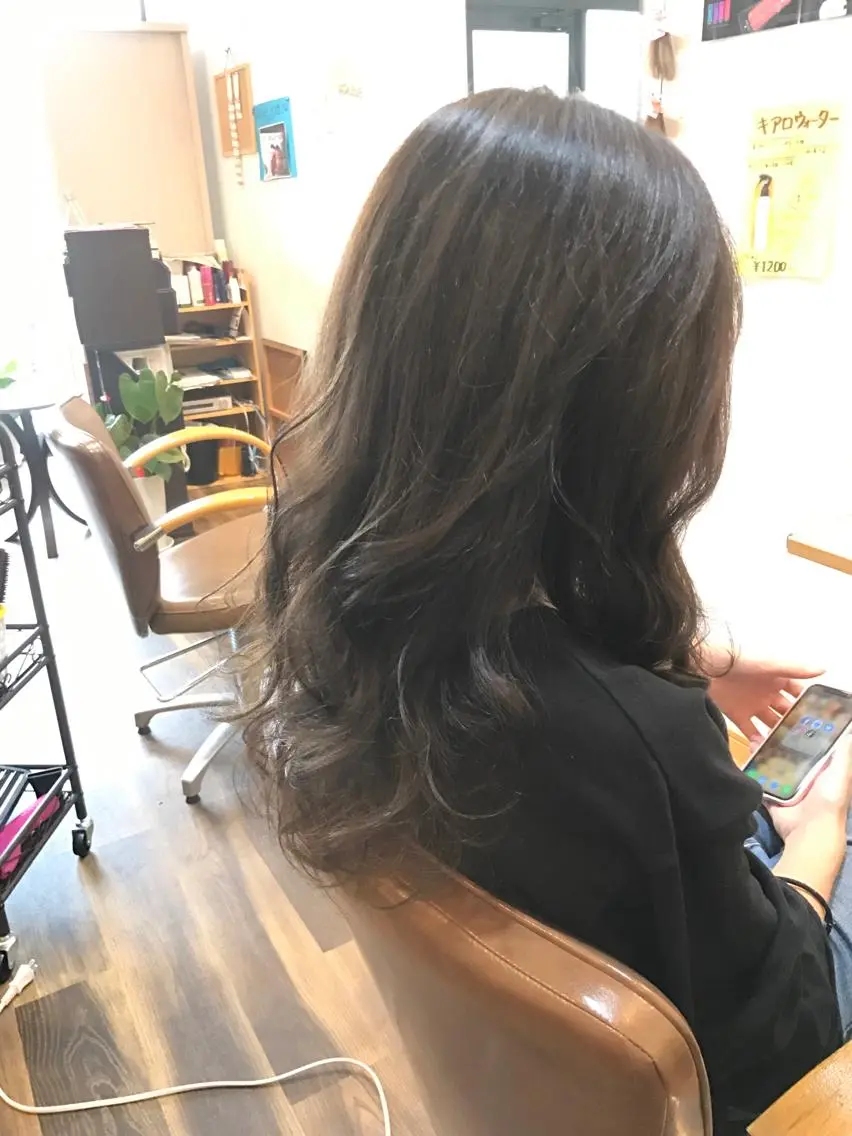 セミロング カラー 石川 奈緒子のヘアスタイル