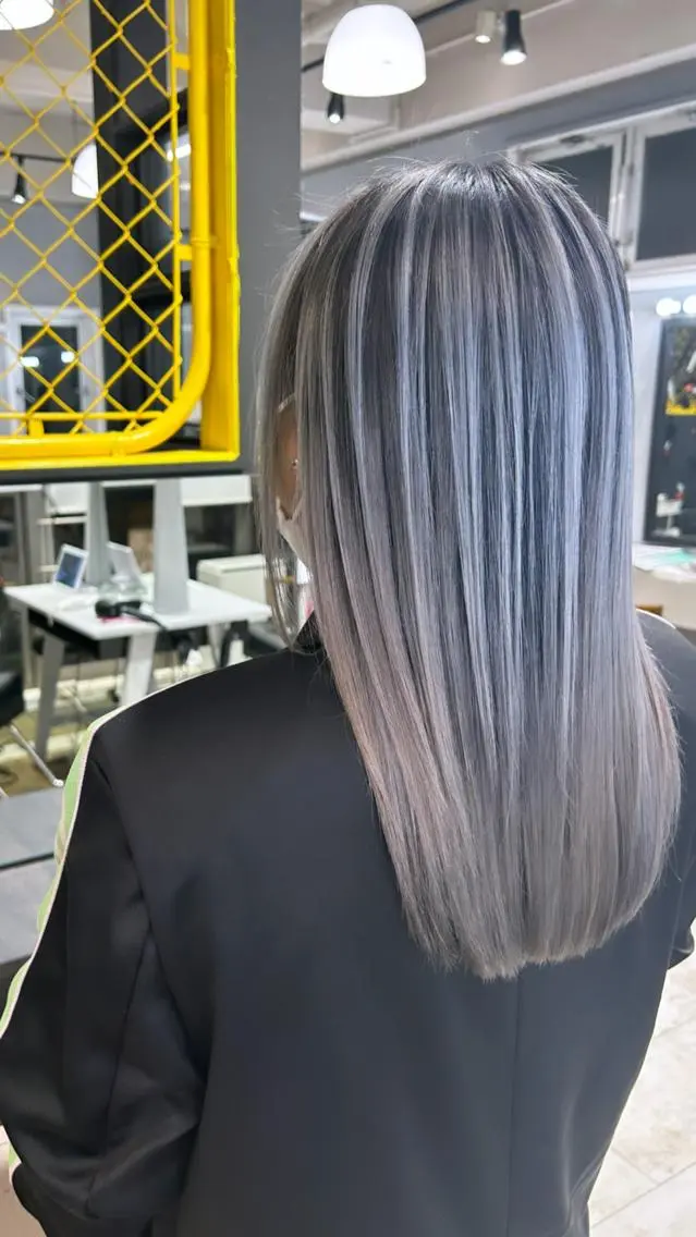 セミロング カラー バレイヤージュ レイヤーカット Giselハヤシ ケンタのヘアスタイル