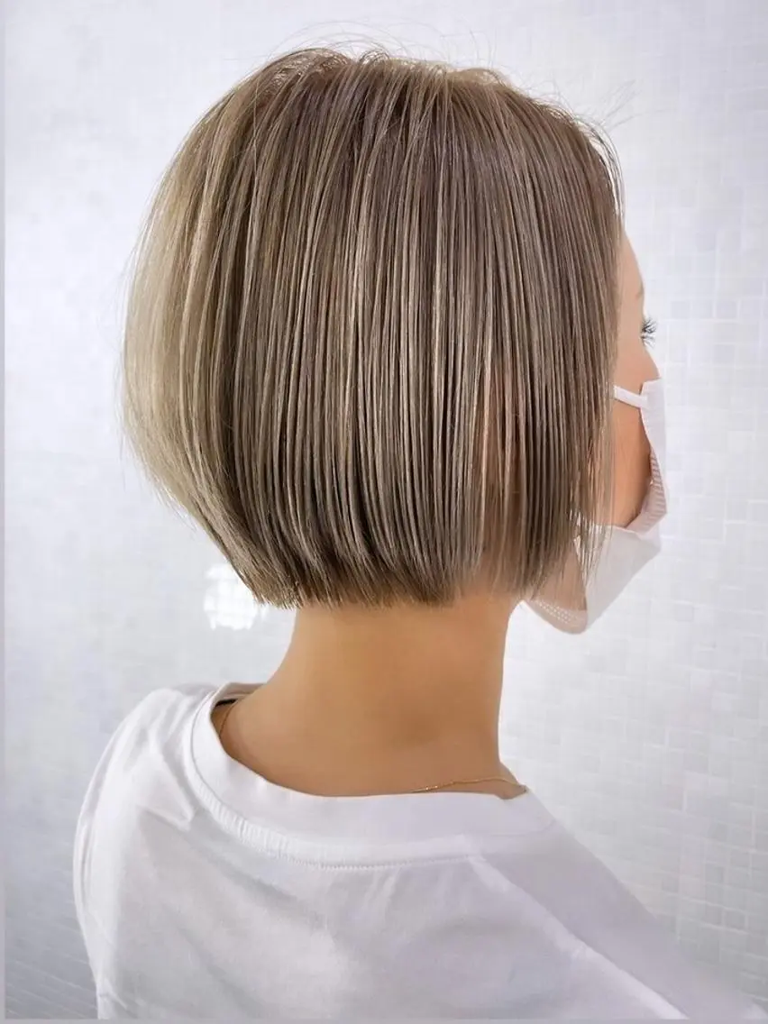 ショート カラー 前田 桃花のヘアスタイル