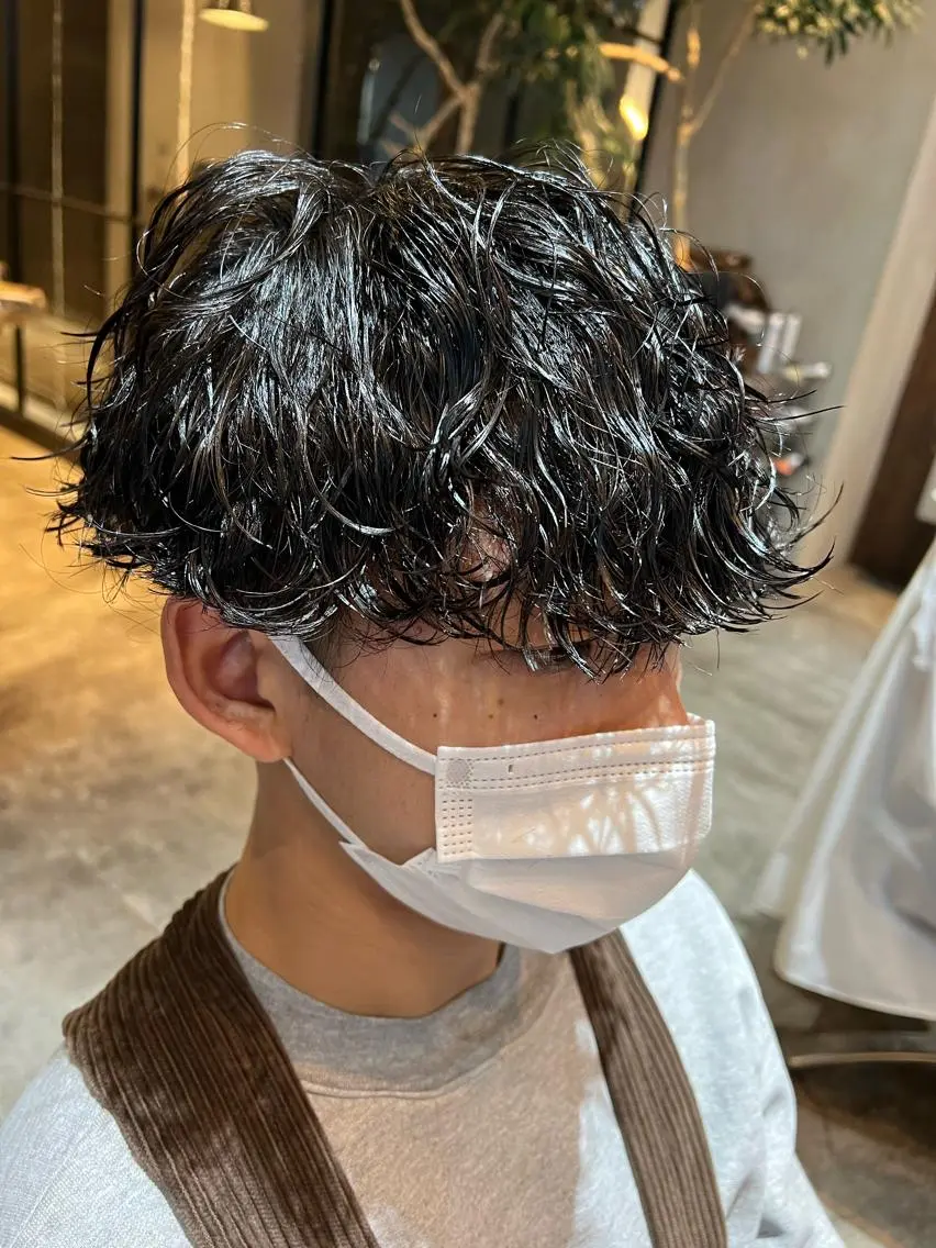 ショート パーマ メンズ カット パーマ トリートメント 波巻きスパイラルパー マ/シャドウパーマ駿のヘアスタイル