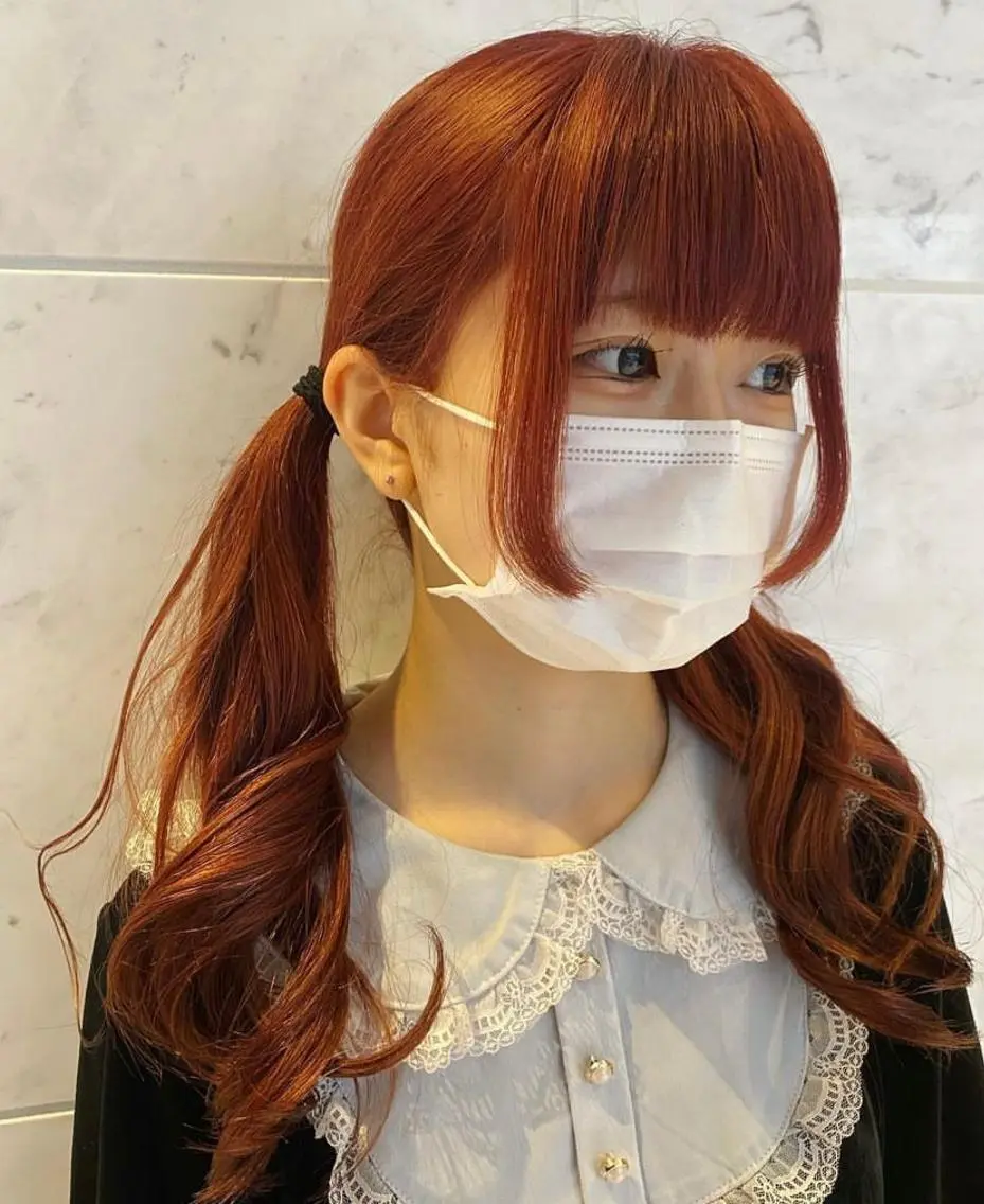ロング カラー ブリーチ レッドカラー ユ カのヘアスタイル