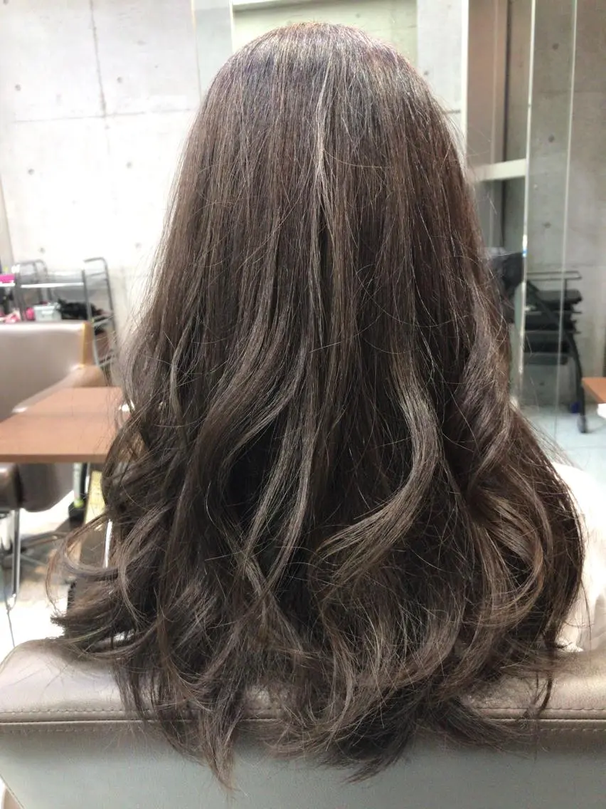 ロング カラー アッシュ アッシュグレー アッシュグレージュ 透明感カラー グレージュ 大栗 佑也  髪質改善のヘアスタイル