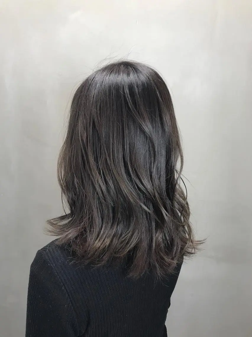 セミロング カラー グレージュ 【透明感、艶髪】西村 有司のヘアスタイル