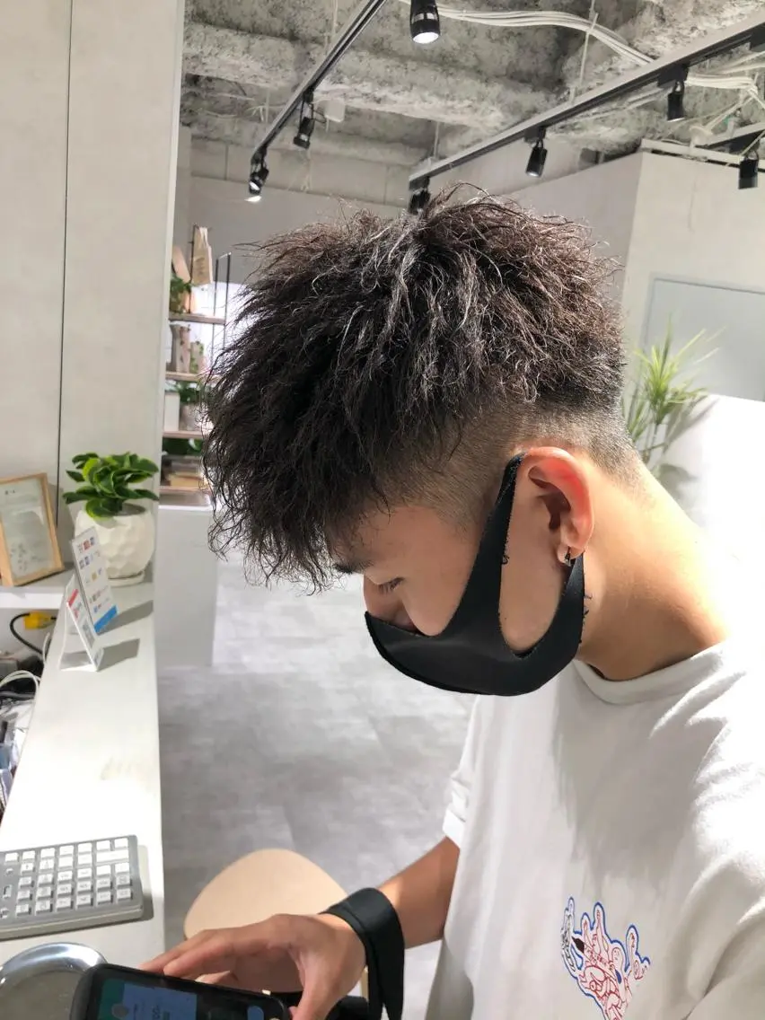 ショート カラー パーマ メンズ 萩原 丈のヘアスタイル