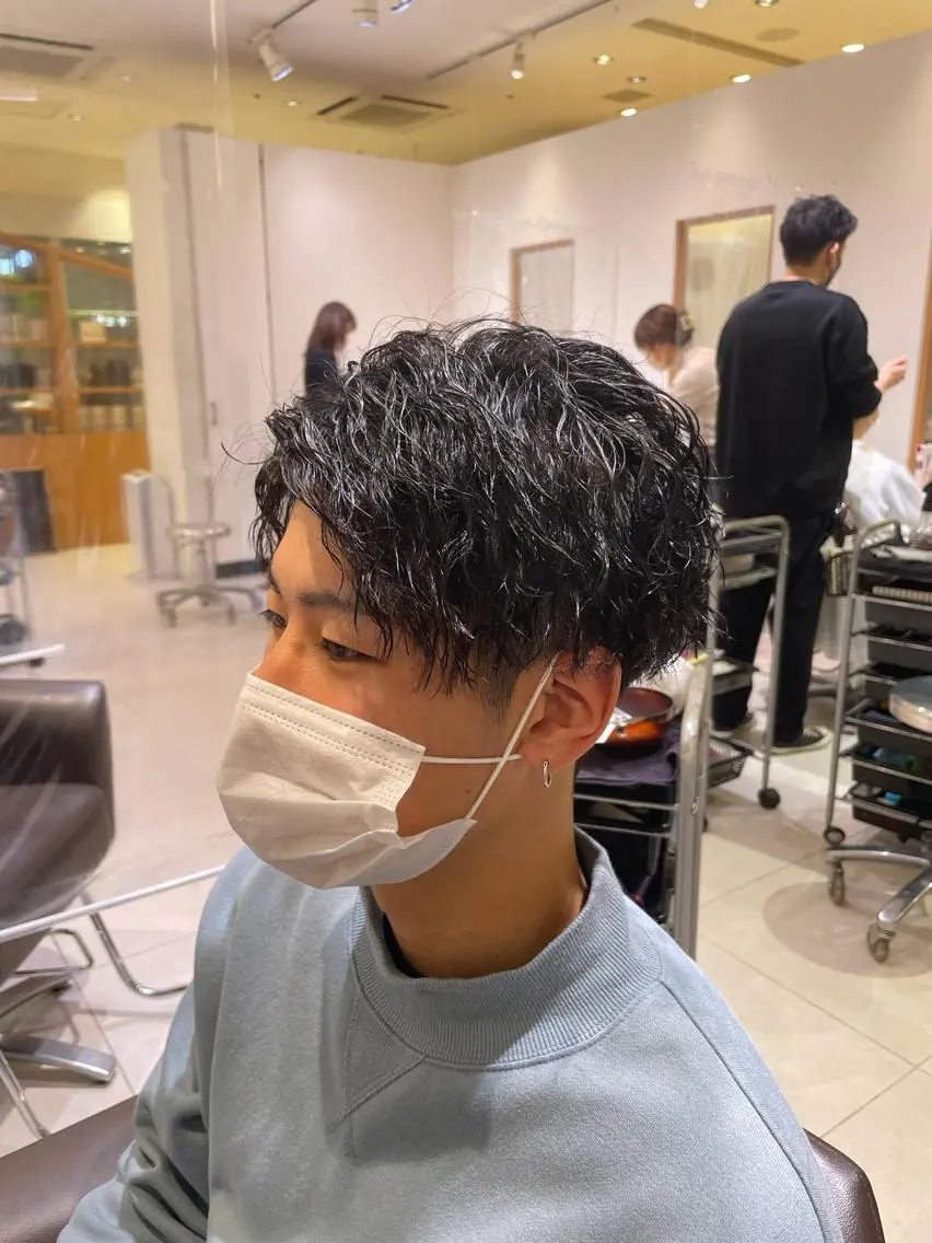 パーマ メンズ ARMONY秋山輝也 コテ巻き風パーマ特化のヘアスタイル