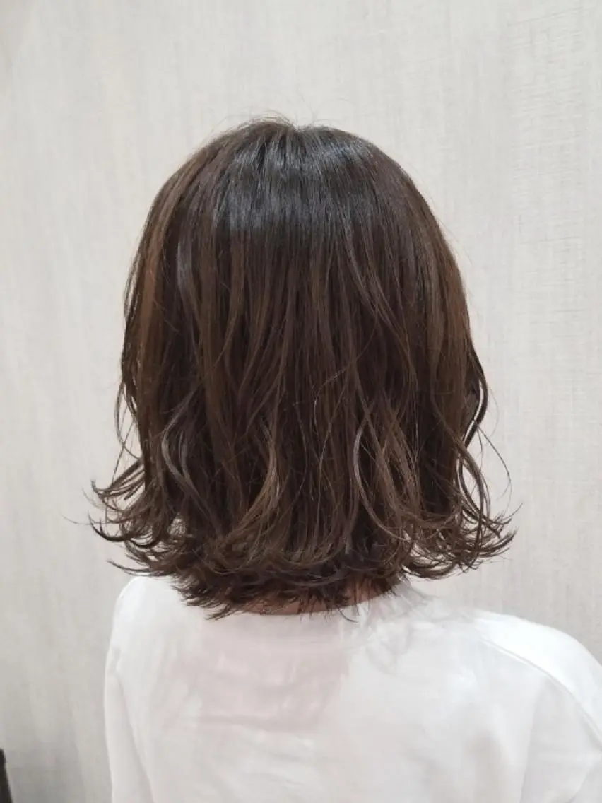 ミディアム カラー カット ヘアカラー トリートメント レイヤー×艶髪特化 代表 西村功平のヘアスタイル