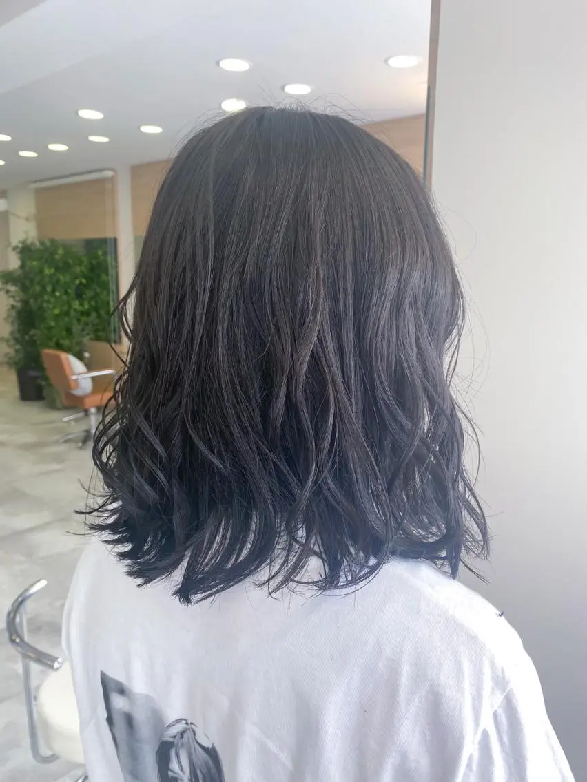 カラー & kuのヘアスタイル