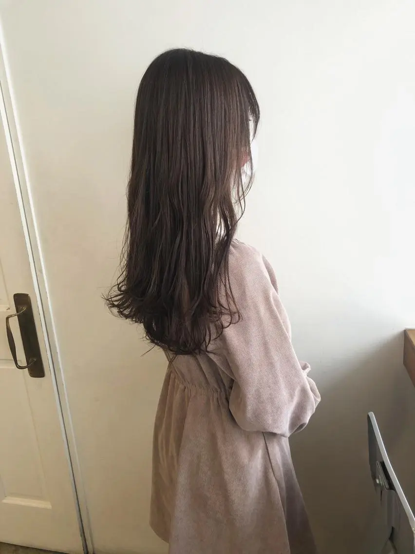 ロング カラー カット ヘアカラー トリートメント MIOベージュカラー 柔らかいカラーのヘアスタイル