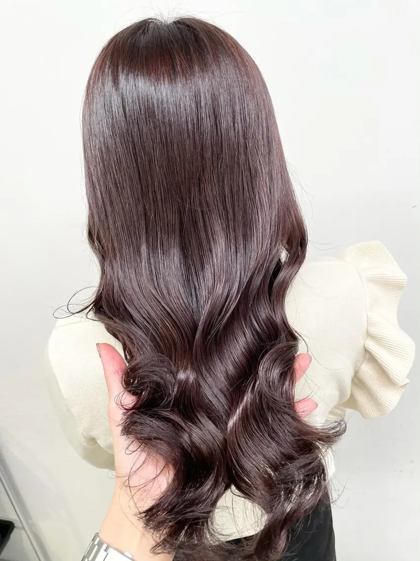 セミロング カラー 🩵ハイトーン 美咲🩵のヘアスタイル