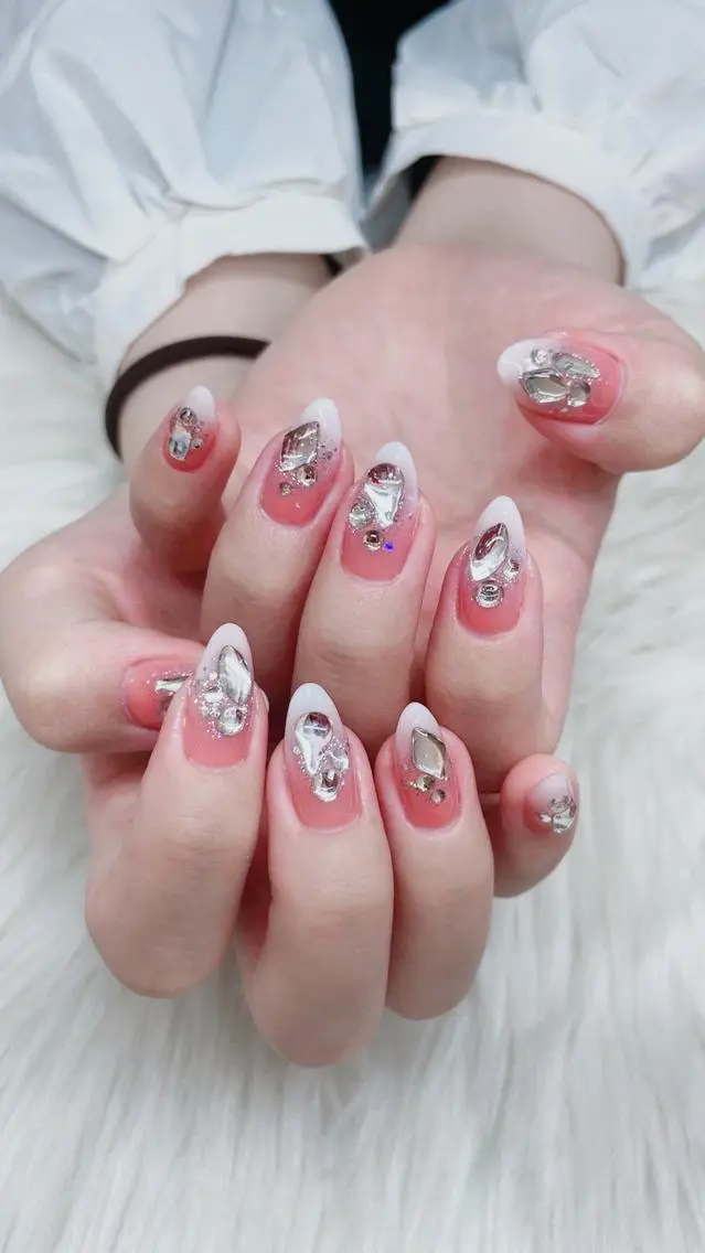 ネイル ハンドネイル AngelChris ビューティーサロンのネイルデザイン