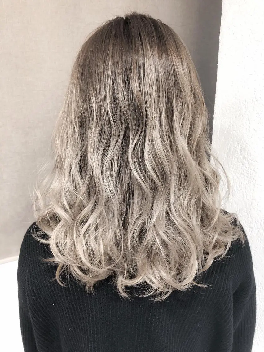 セミロング カラー ブリーチ ケアブリーチ biscohair 髪にドラマを。のヘアスタイル