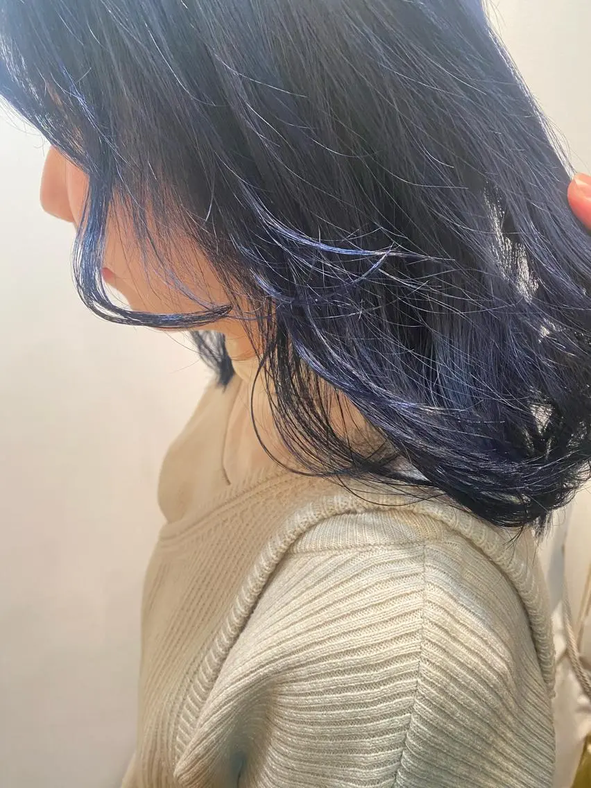 セミロング カラー ブリーチ ネイビーカラー tonari 梅田、中崎町のヘアスタイル