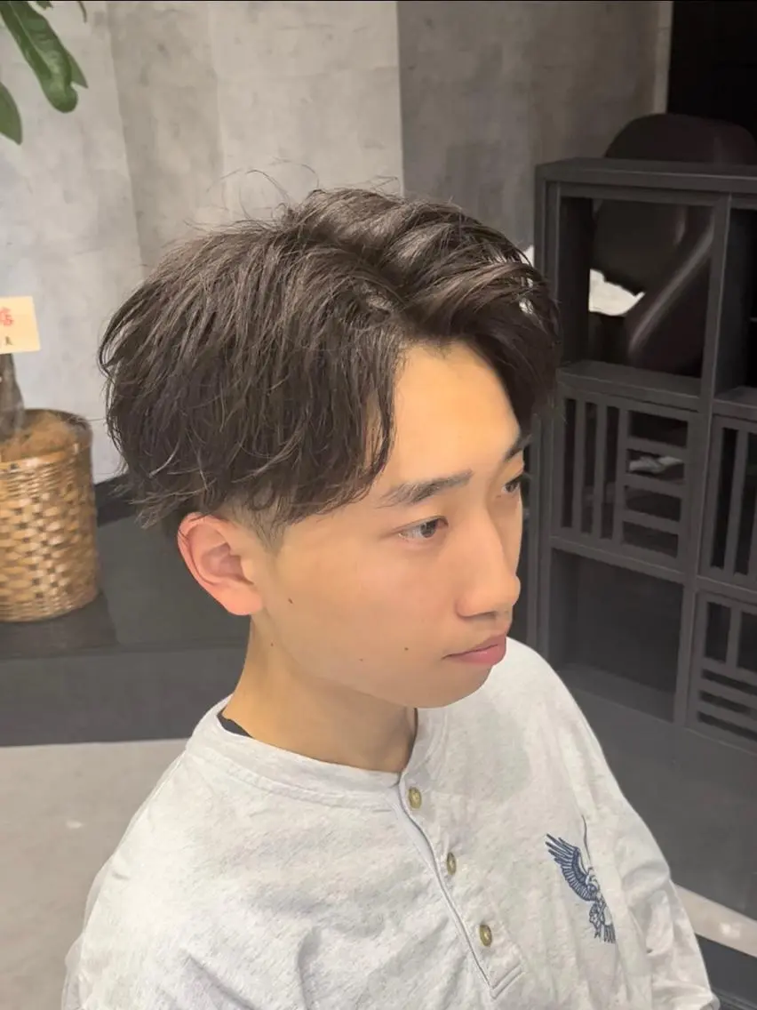 ショート メンズ センターパート マッシュ カット トリートメント 【店長】メンズ職人 短髪　ハイトーン🔥のヘアスタイル