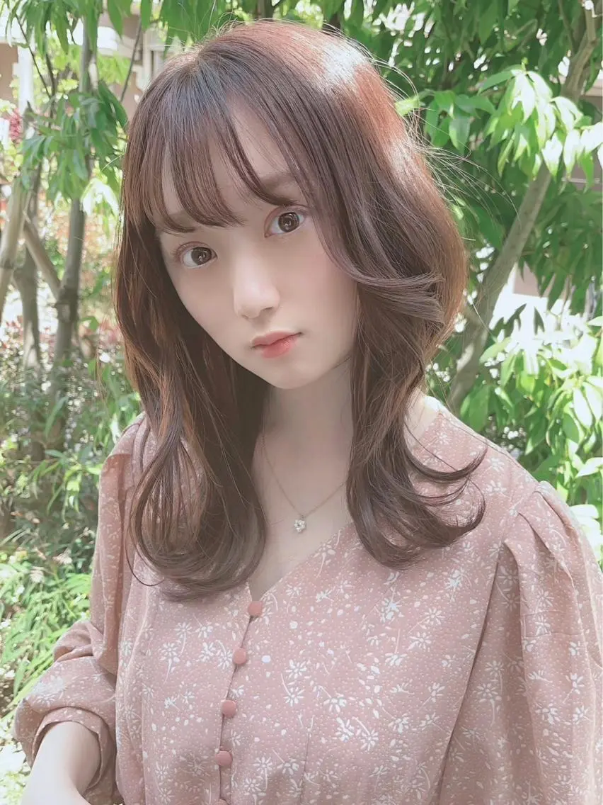 セミロング カラー ヘアアレンジ ベージュカラー ミルクティーベージュ ピンクカラー 【公式】amble luxe池袋東口🩷のヘアスタイル
