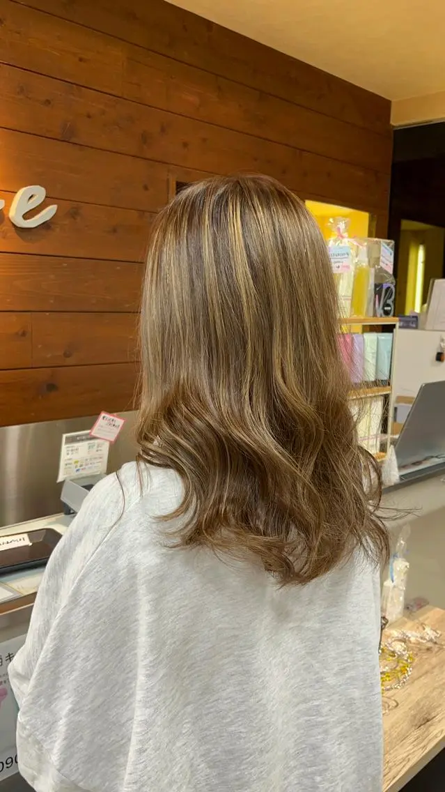 セミロング カラー ヘアアレンジ ハイライトカラー ハイライト インナー×縮毛矯正 ピンクカラー澤井里菜のヘアスタイル