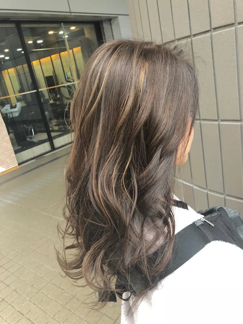 セミロング カラー ハイライトカラー 外国人風カラー ハイライト カット ヘアカラー トリートメント SHAFT Ieiriのヘアスタイル