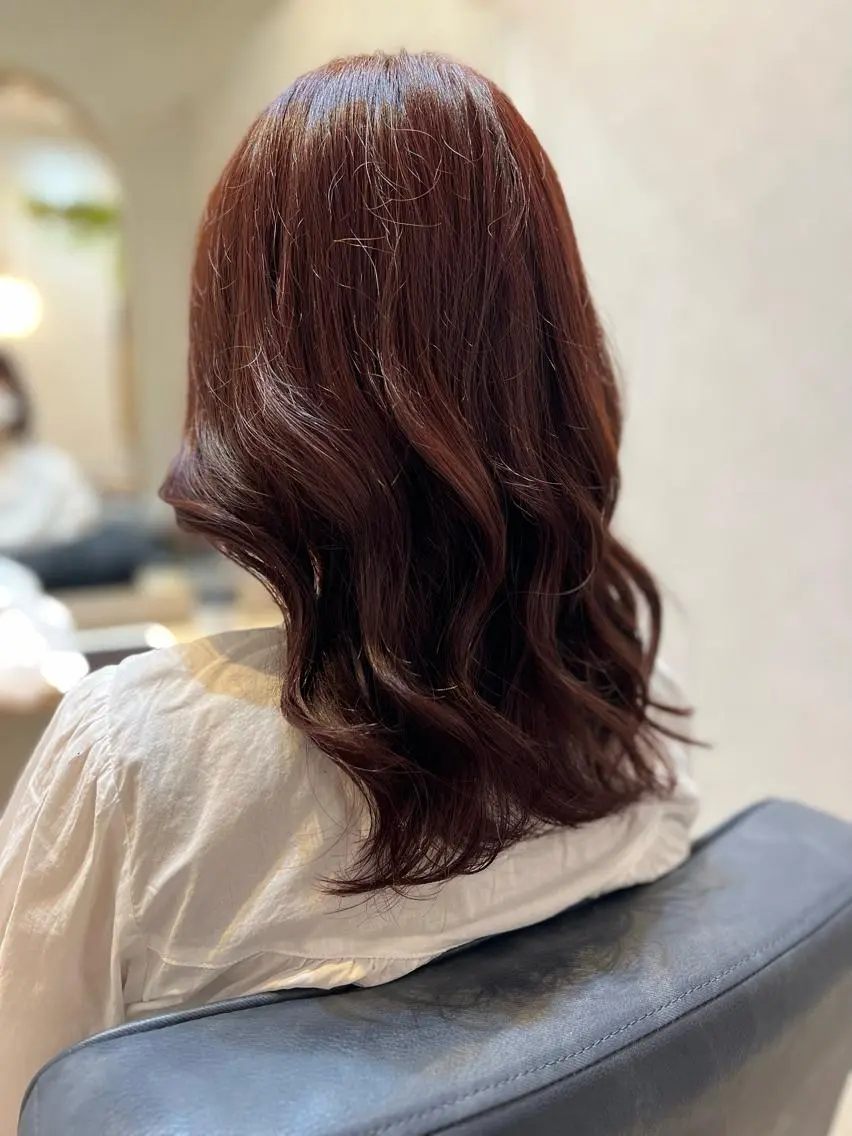 セミロング カラー ブリーチ ブラウンカラー ブリーチなしカラー レッドカラー レッドブラウン ヘアカラー トリートメント "今"だけでない美髪 KOTOMIのヘアスタイル