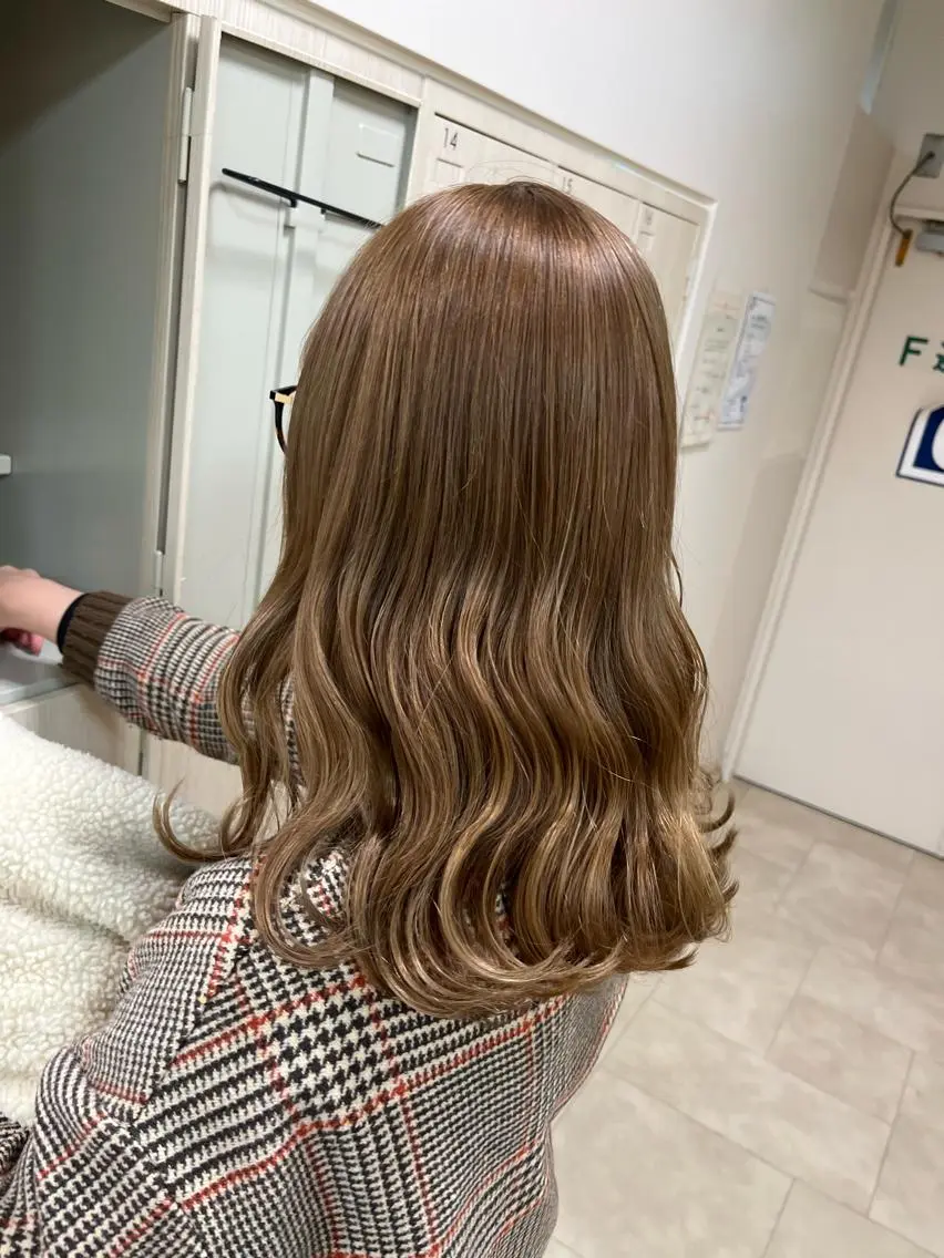 セミロング カラー 暖色/ブリーチカラー 🎀 M i k uのヘアスタイル