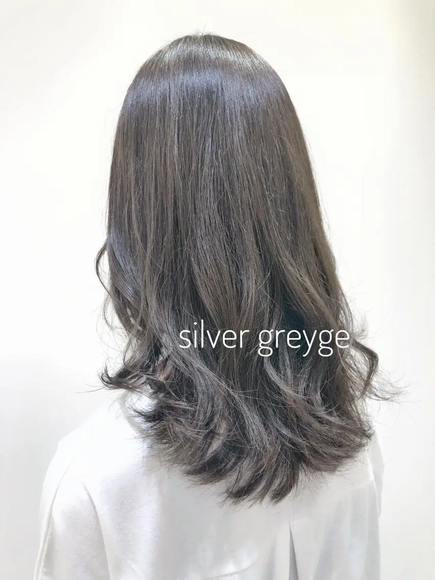 セミロング カラー グレージュ ハイライトカラー シルバー シルバーグレージュ ハイライト 大平 美沙のヘアスタイル