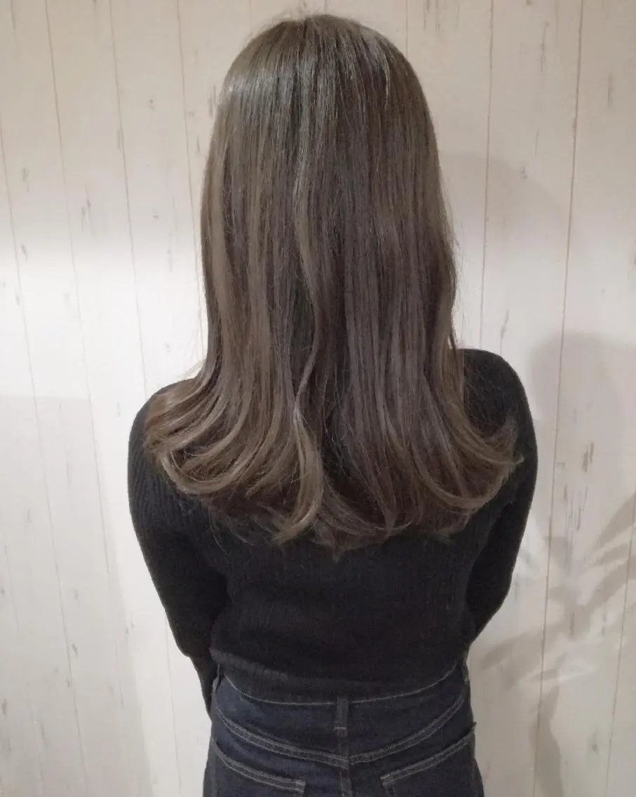 ミディアム カラー グレージュ 西川 敏夫のヘアスタイル