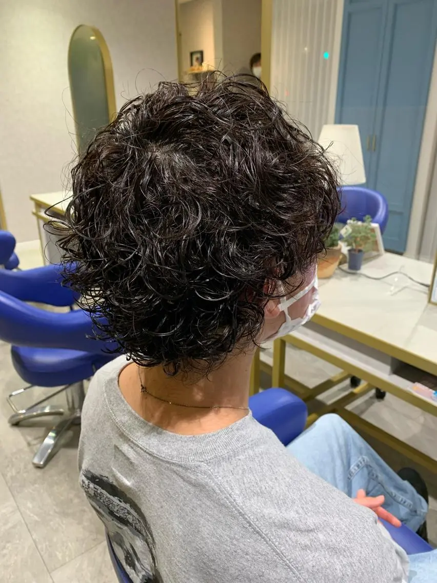 ミディアム パーマ ヘアアレンジ メンズ ミディアムパーマ メンズパーマ スパイラルパーマ メンズパーマ職人 加藤 弘貴のヘアスタイル