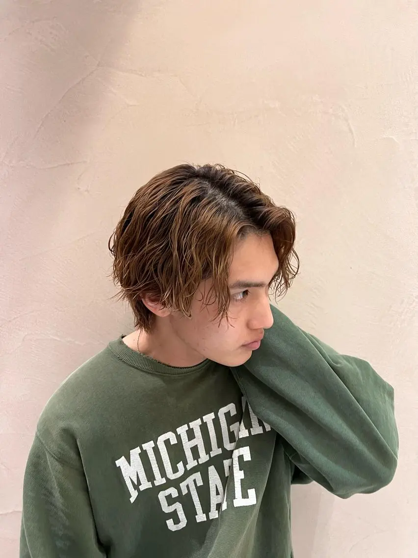 ミディアム パーマ メンズ カット パーマ トリートメント 波巻きスパイラルパー マ/シャドウパーマ駿のヘアスタイル