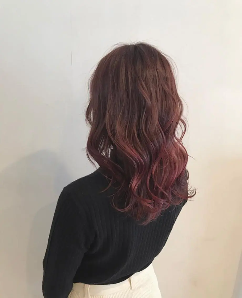 セミロング カラー ベージュカラー ボルドーカラー グラデーションカラー レッドカラー トリートメント mayo 🐄🌈のヘアスタイル