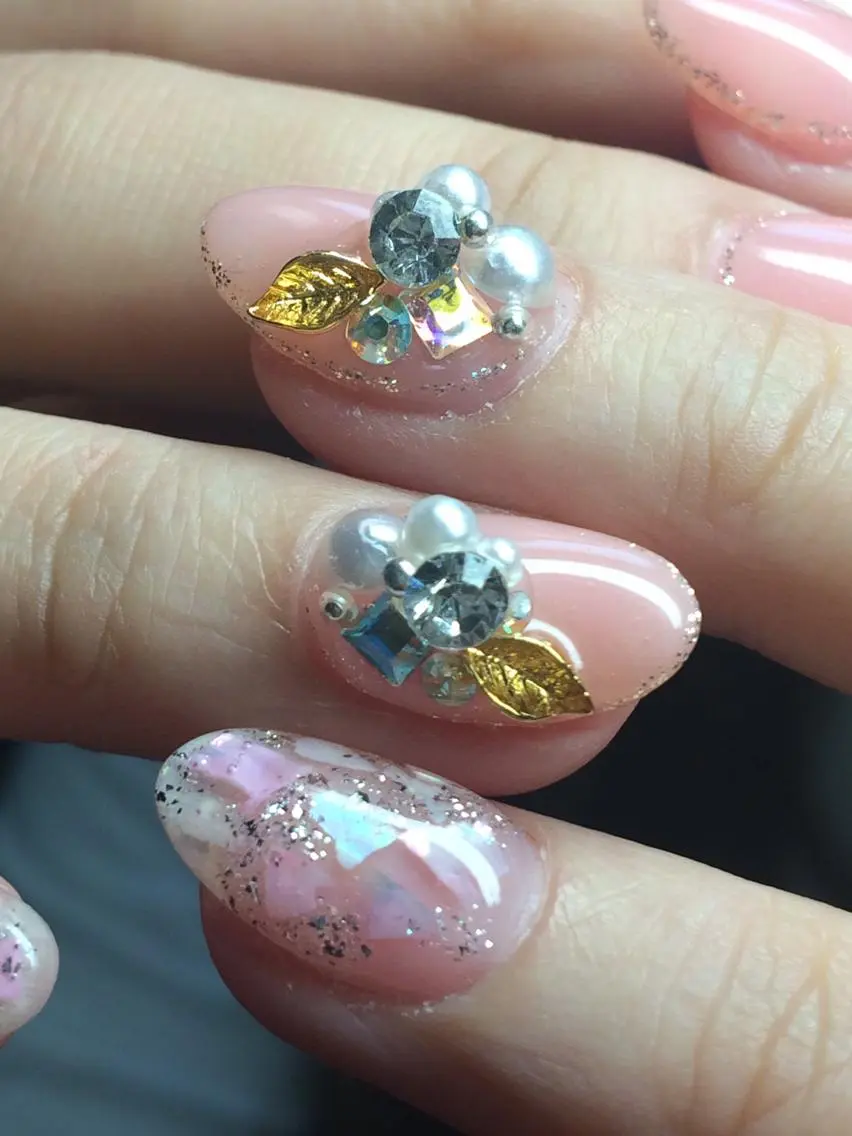ネイル ストーンネイル ハンドネイル nail salon 7☺︎2のネイルデザイン