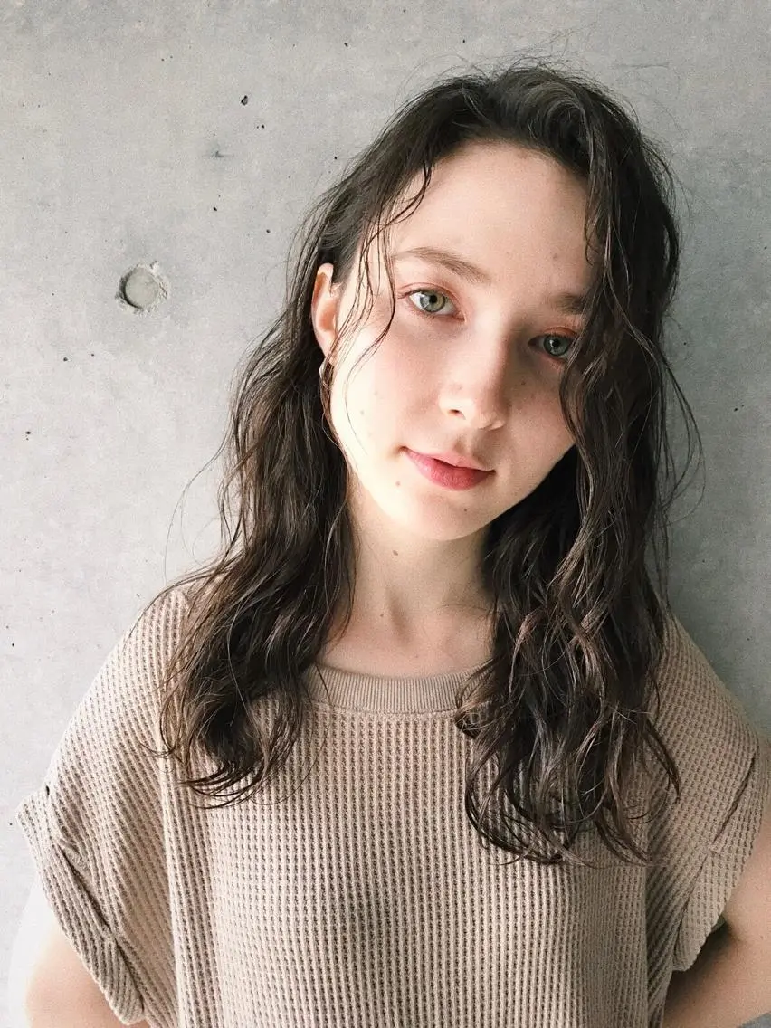 ミディアム カラー パーマ ヘアアレンジ ミディアムパーマ 松田 亮葉のヘアスタイル
