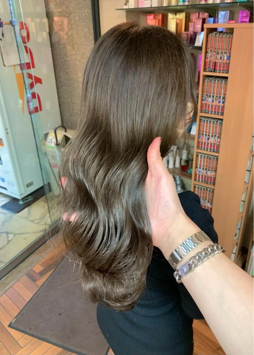 セミロング カラー ベージュカラー オリーブベージュ 矢野 晃平のヘアスタイル