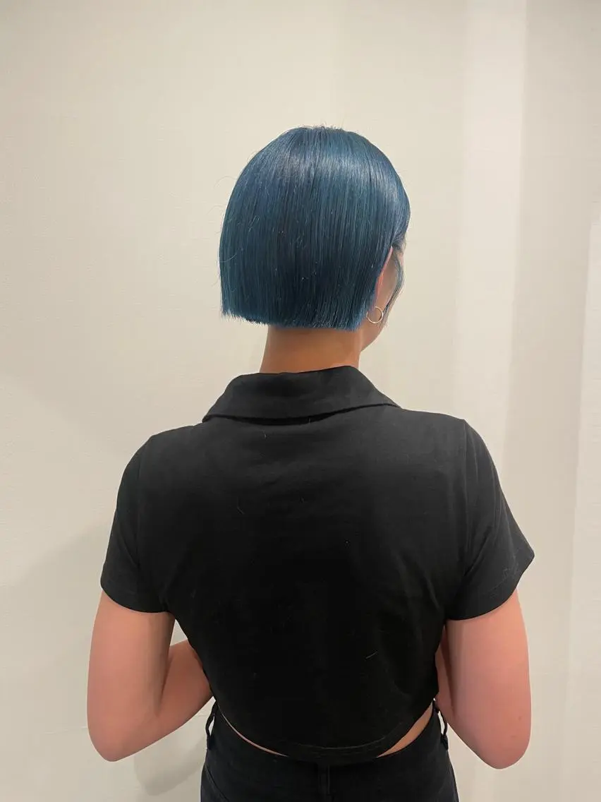 ショート カラー アクアカラー ブリーチ ブルーカラー ダブルカラー ハイトーンカラー ヘアカラー 渋谷 留菜のヘアスタイル