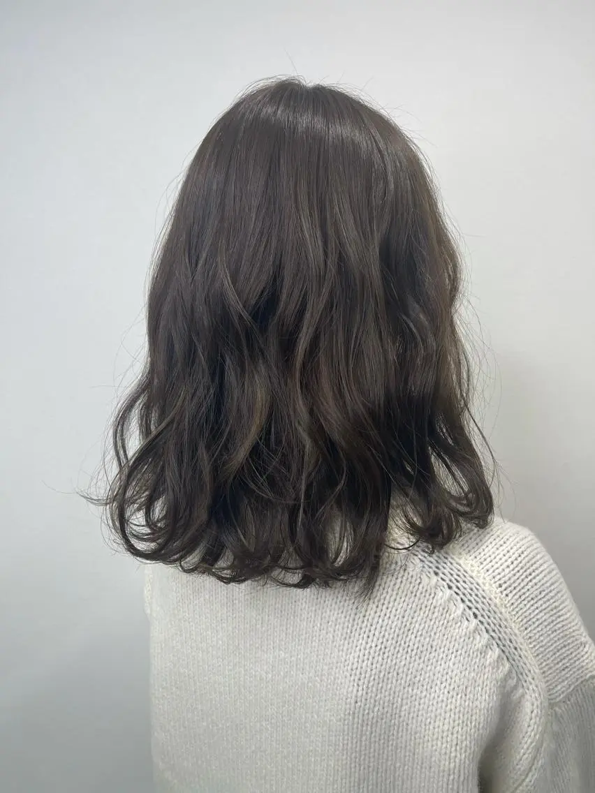 ミディアム カラー ヘアカラー トリートメント emi/髪質改善/ 韓国風/艶カラーのヘアスタイル