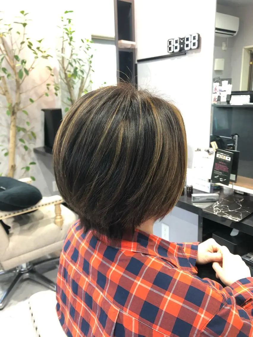 ショート カラー ヘアカラー FAVORE 【ファヴォーレ】のヘアスタイル