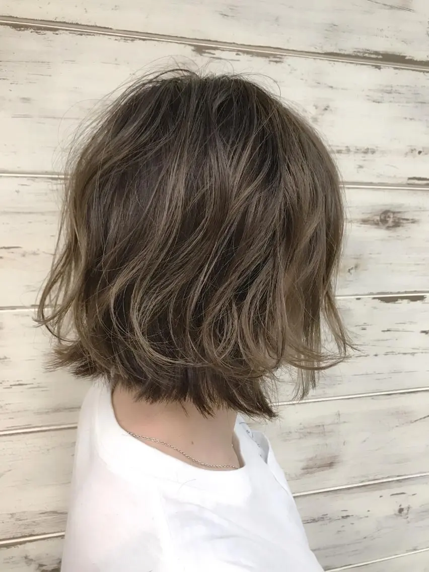 ミディアム カラー グレージュ ハイライトカラー ハイライト カット ヘアカラー トリートメント 日比 貴大/ minim hairのヘアスタイル