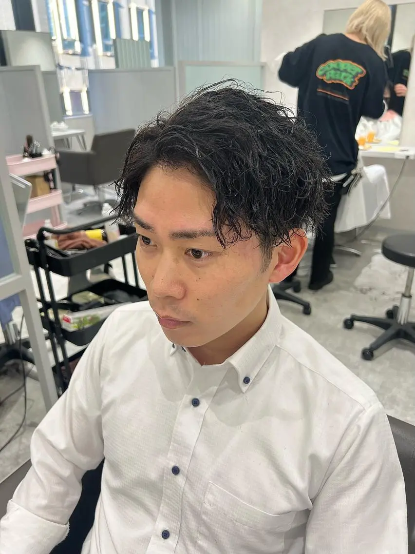 ショート カラー パーマ メンズ 関西センターパート メンズモデル募集のヘアスタイル
