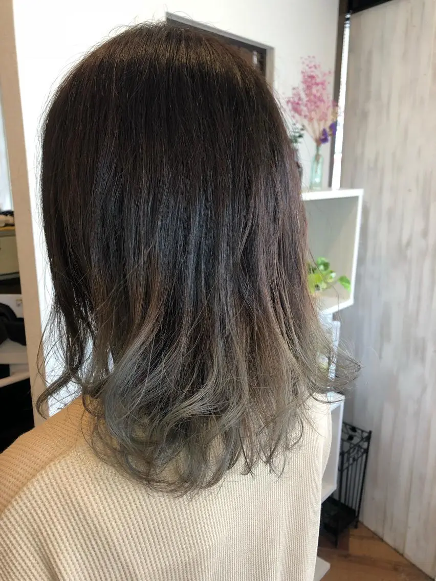 セミロング カラー 谷口ゆめ/縮毛矯正/ 大人女子/眉ワックスのヘアスタイル
