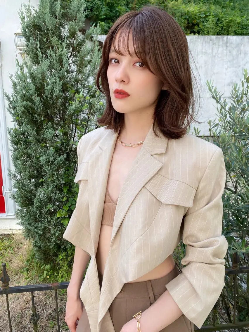 ミディアム レイヤーカット 鎌倉 彩のヘアスタイル