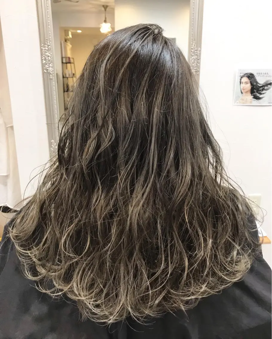 ロング カラー ヘアアレンジ ネイル マツエク・マツパ グレージュ ブリーチ特化 / share 元太のヘアスタイル