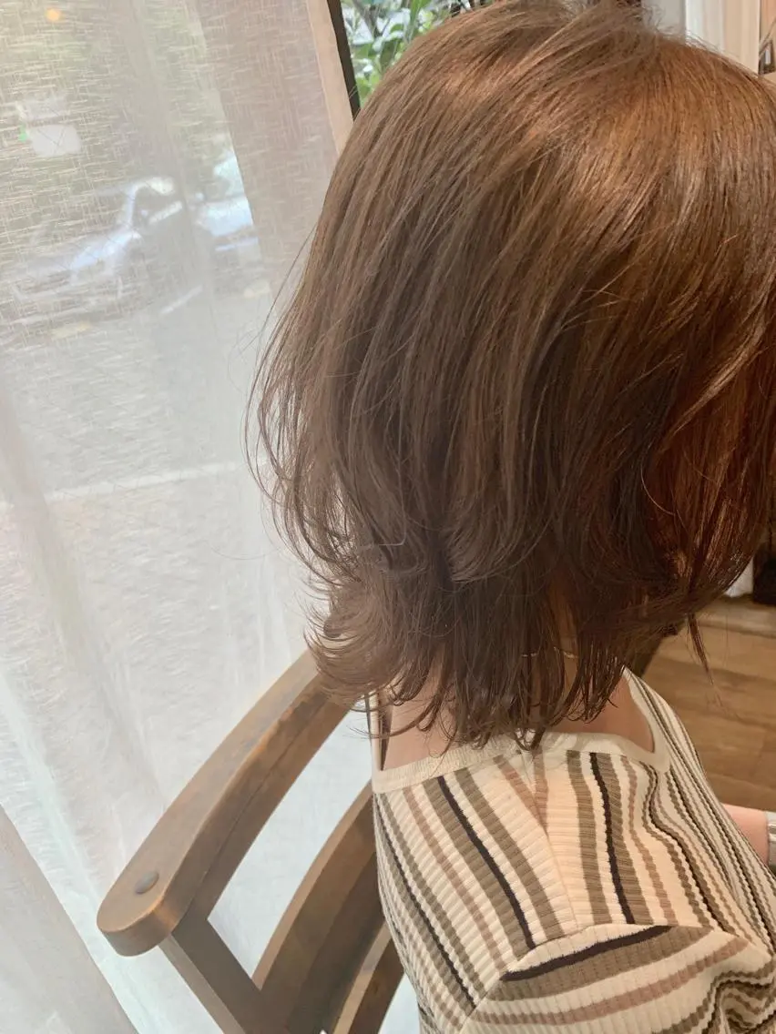 ミディアム カラー いけだ ひかり ハイライトくびれヘアのヘアスタイル